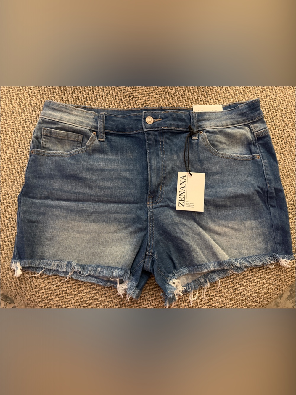 NWT Mid Rise Zenana Frayed Hem Denim Shorts - Medium Blue 1X